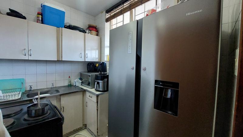 1 Bedroom Property for Sale in Loevenstein Western Cape